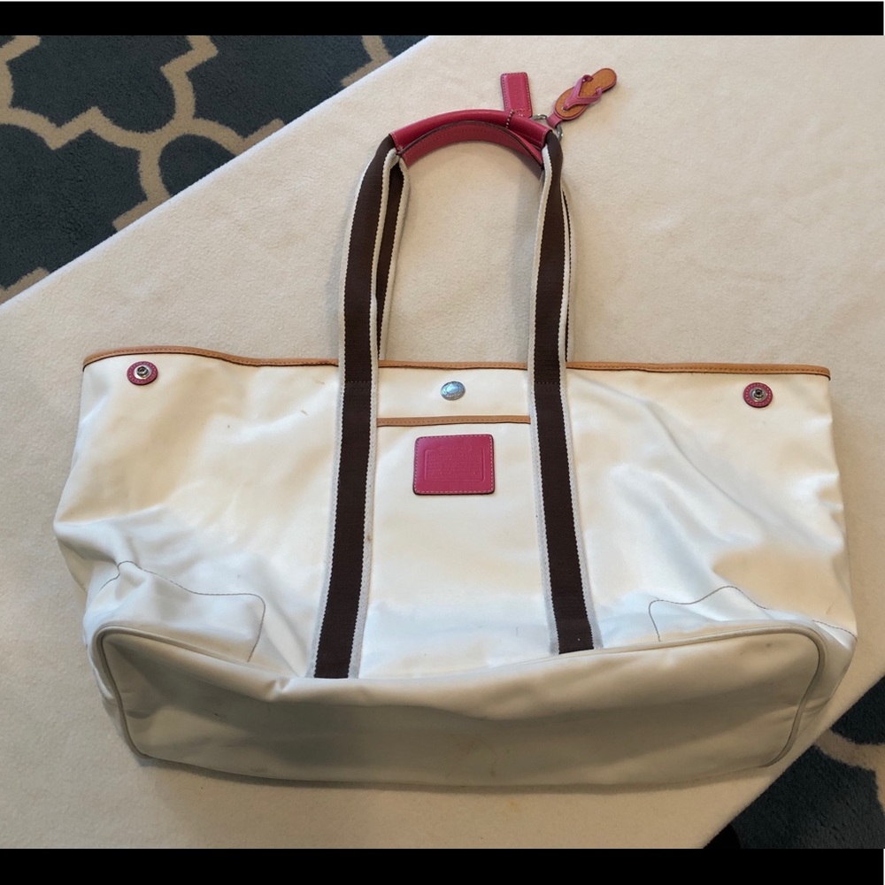 Coach travel tote - perfect for the beach or pool!